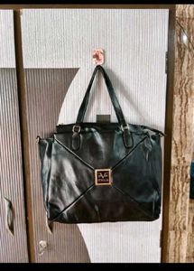 Chic Black Leather Handbag