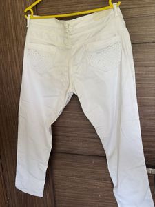 Women's White Cropped Pants