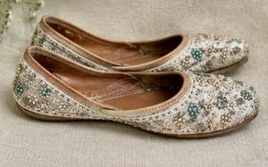 Embellished Punjabi Jutti Flats