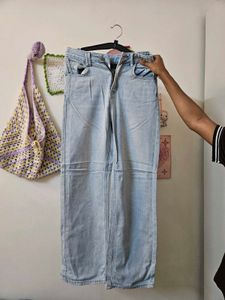 Light Wash Relaxed Fit Jeans