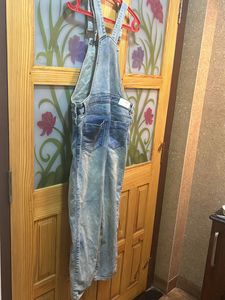 High Quality Dungaree For Ladies Small In Size