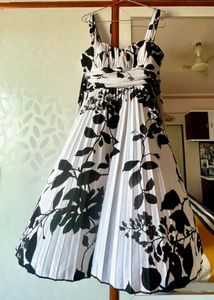 Black &amp; White Sleeveless Floral Dress