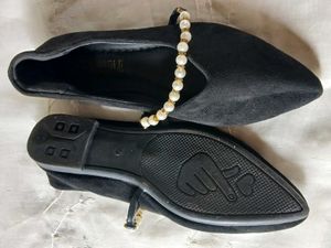 Elegant Black Pointed Toe Flats with Rhinestone St