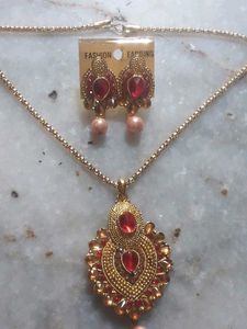 Gold Tone Necklace &amp; Earrings Set