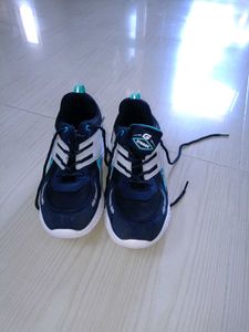 Athletic Sneakers - Navy &amp; Turquoise Accents