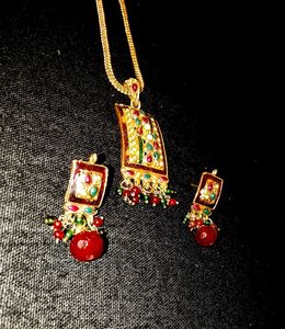 Elegant Gold Plated Chain pendant &amp; Earrings Set