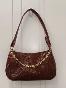 Chic Burgundy Shoulder Bag with Gold Chain