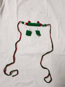 Handcrafted Green &amp; Red Fabric Choker Set with Mat