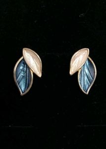 Charming Leaf Design Earrings