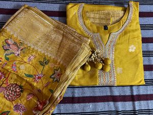 Mustard Suit Set L Size (40)