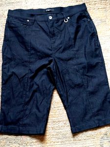 Stylish Black Capris