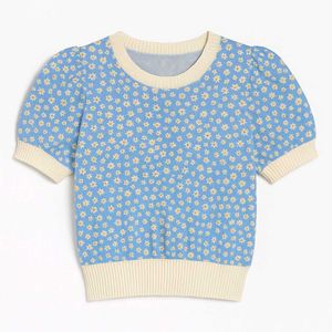 Blue Daisy puff sleeve knit top (new never worn)✨✨