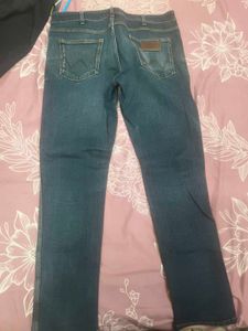 Blue Denim Jeans Wrangler in 32 waist