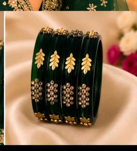 Beautiful Kangan Set