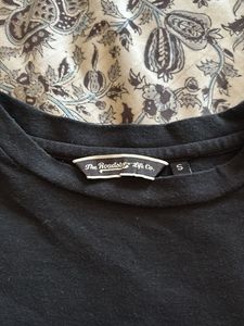 Crop Top,  Black Graphic Print Te