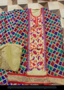 Embroidered suit with Floral Motifs