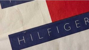 Tommy Hilfiger carry bag