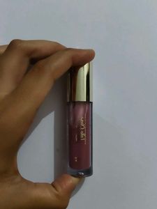 lip gloss beautiful shade suits all ski types hydr
