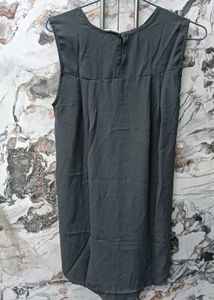 Sleeveless👗 V-Neck Black Tunic Top