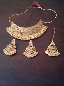 Exquisite Kundan &amp; Pearl Jewellery Set