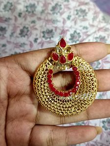 Sparkling Pink Round Pendant Necklace