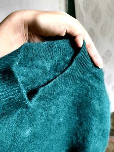 green soft top woolen