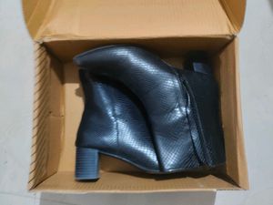 El Paso Women Block-Heeled Chelsea Boots