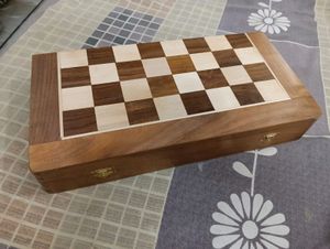 Folded wood Chess magnetic Set with 2 extra queen