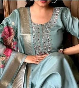 Embellished Kurta set
