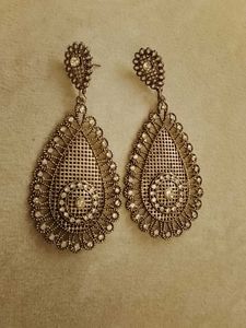 2PAIRS OXIDISED STUDS AND DANGLERS