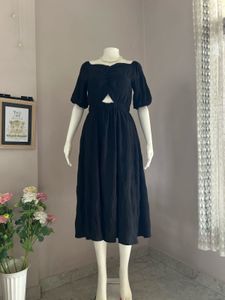 Chic Black Cutout Midi Dress