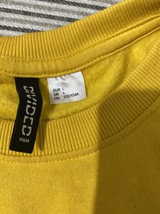 H&amp;M Sweatshirt