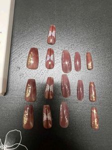 Savana press on Nails with freebies