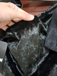 Black Velvet Cute bow sleeves 💫