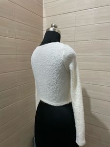 Pintresty 🌸White Fuzzy Cutout Crop Top