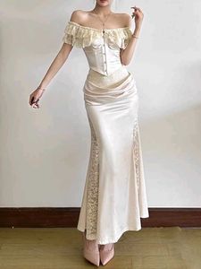 Elegant Off-Shoulder Lace Trim corset