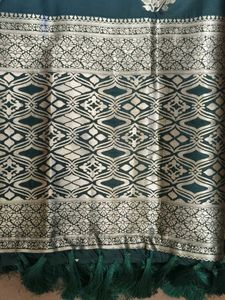 “Elegant Dark Green Silk Dupatta with Rich Golden