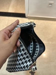 Chic Houndstooth Crossbody Bag