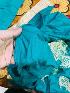 green colour suit dupatta not available