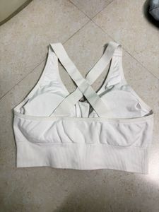 White Sports Bra with Front Zipper 🫶🏻