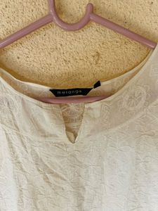 White Sleeveless Casual kurti/tunic