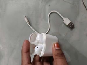 White Charging Case with USB Cable (don't know whe