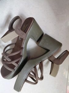 Stylish Brown Strappy Sandals