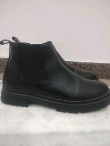 Classic Black Chelsea Boots size 8