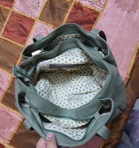 green handbag/shoulder bag