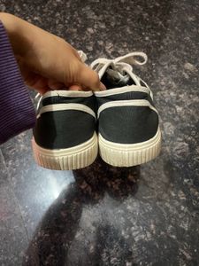 Vintage Black and white sneakers