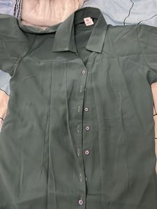 Stylish Green Collared Button-Up Top