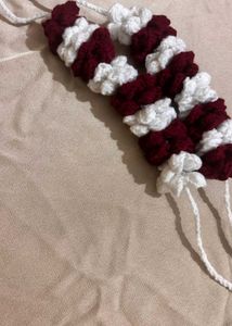 Maroon &amp; White Crochet Gajra