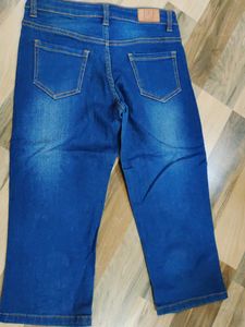 capri jeans with Butterfly Detail