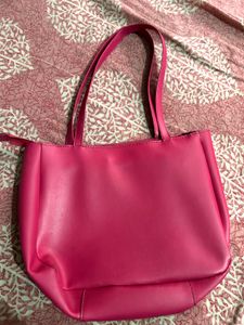💕Caprese Pink Shoulders Bag💕
